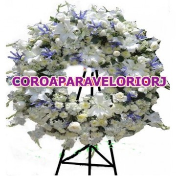 26- COROA DE FLORES EUROPÉIA BRANCA E AZUL